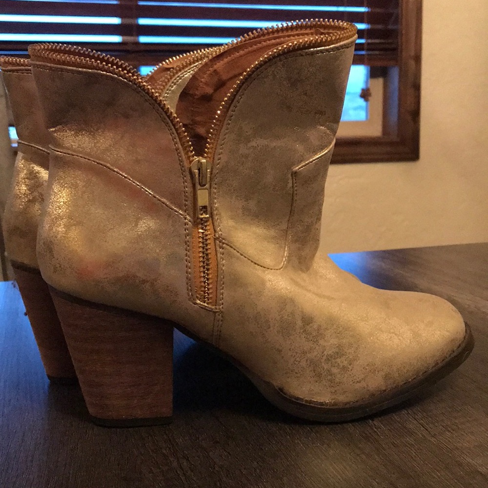 Never worn ankle boots, awesome shape